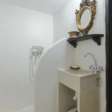 Antonia's House - Old Town * 레팀노