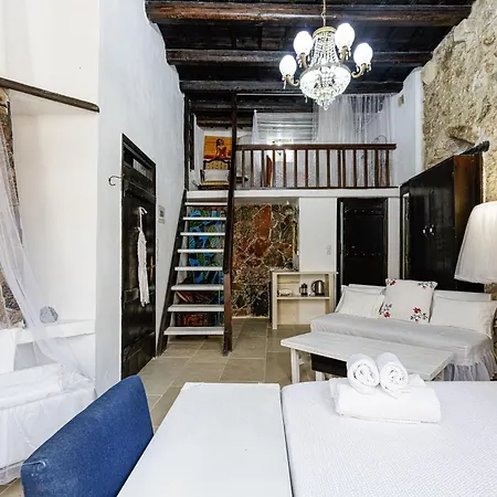 Antonia's House - Old Town 레팀노
